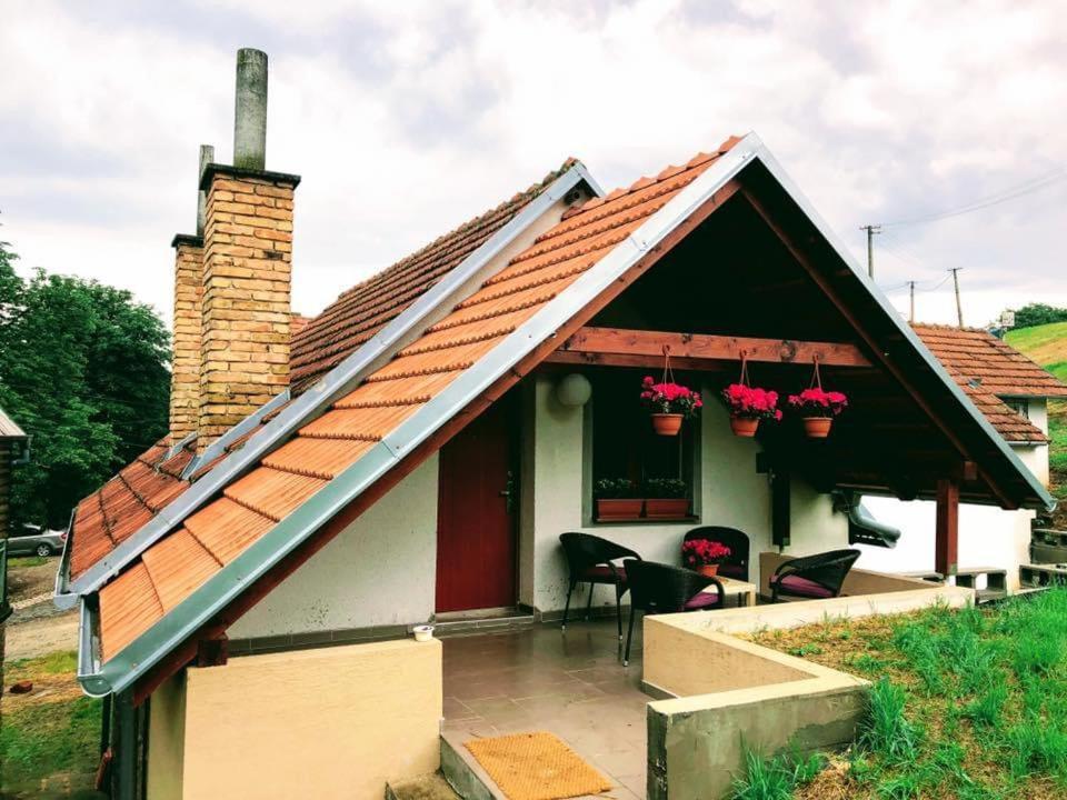 Apartman Nad Vinnym Sklepom Pouzdrany Exterior photo