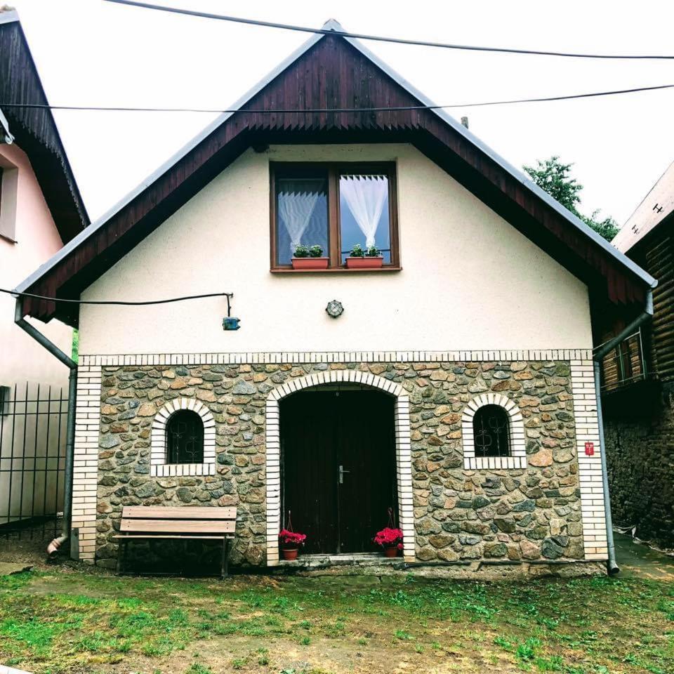 Apartman Nad Vinnym Sklepom Pouzdrany Exterior photo