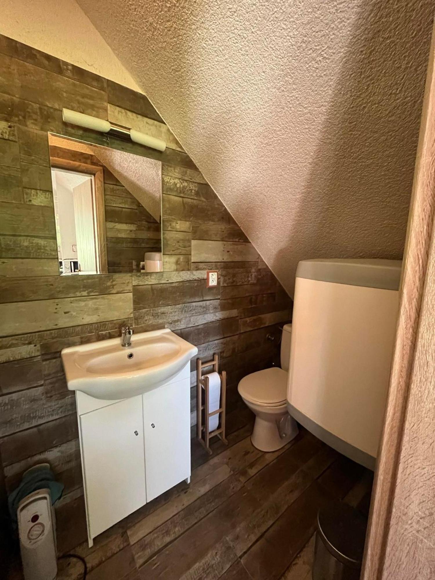 Apartman Nad Vinnym Sklepom Pouzdrany Exterior photo