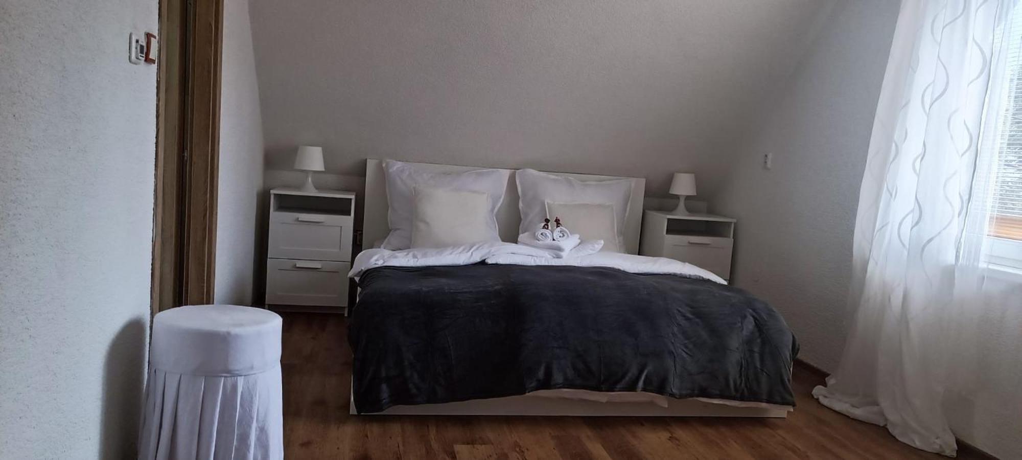 Apartman Nad Vinnym Sklepom Pouzdrany Exterior photo