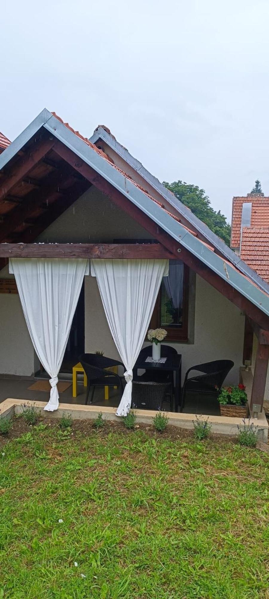 Apartman Nad Vinnym Sklepom Pouzdrany Exterior photo
